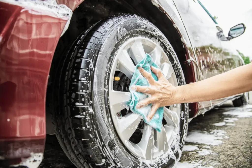 Car detailing service 3